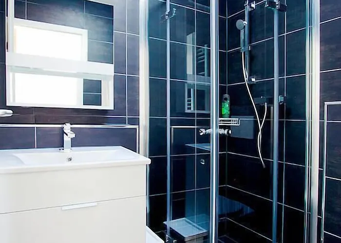 أجنحة من ليفينغداونتاون